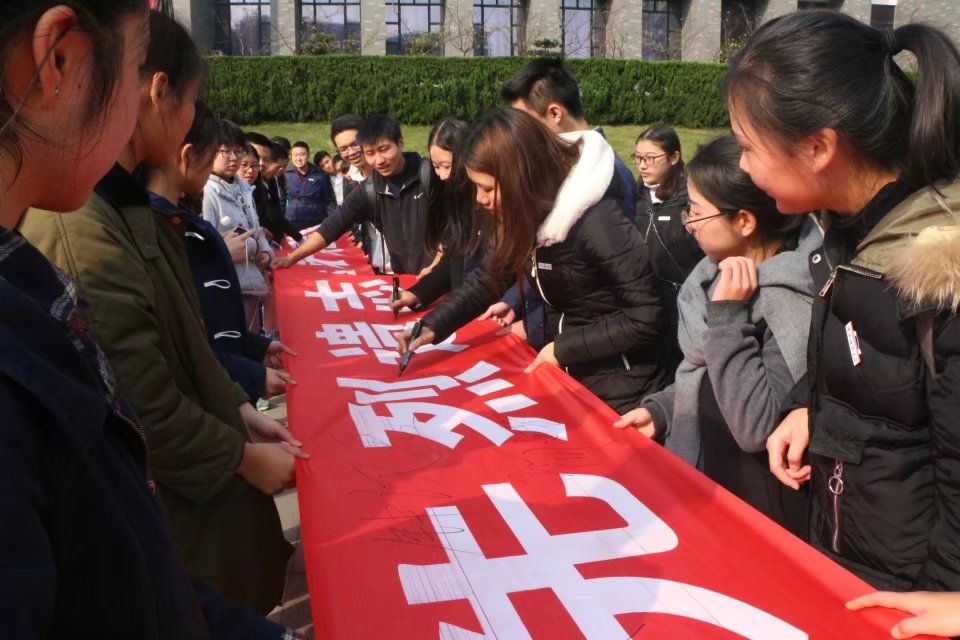 禁漫天堂-禁漫天堂app-禁漫天堂ios
纪念“11·27 ”烈士殉难68周年祭扫活动